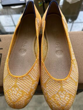 Rothy's The Square in Yellow Daisy - size 8 - RARE!!!